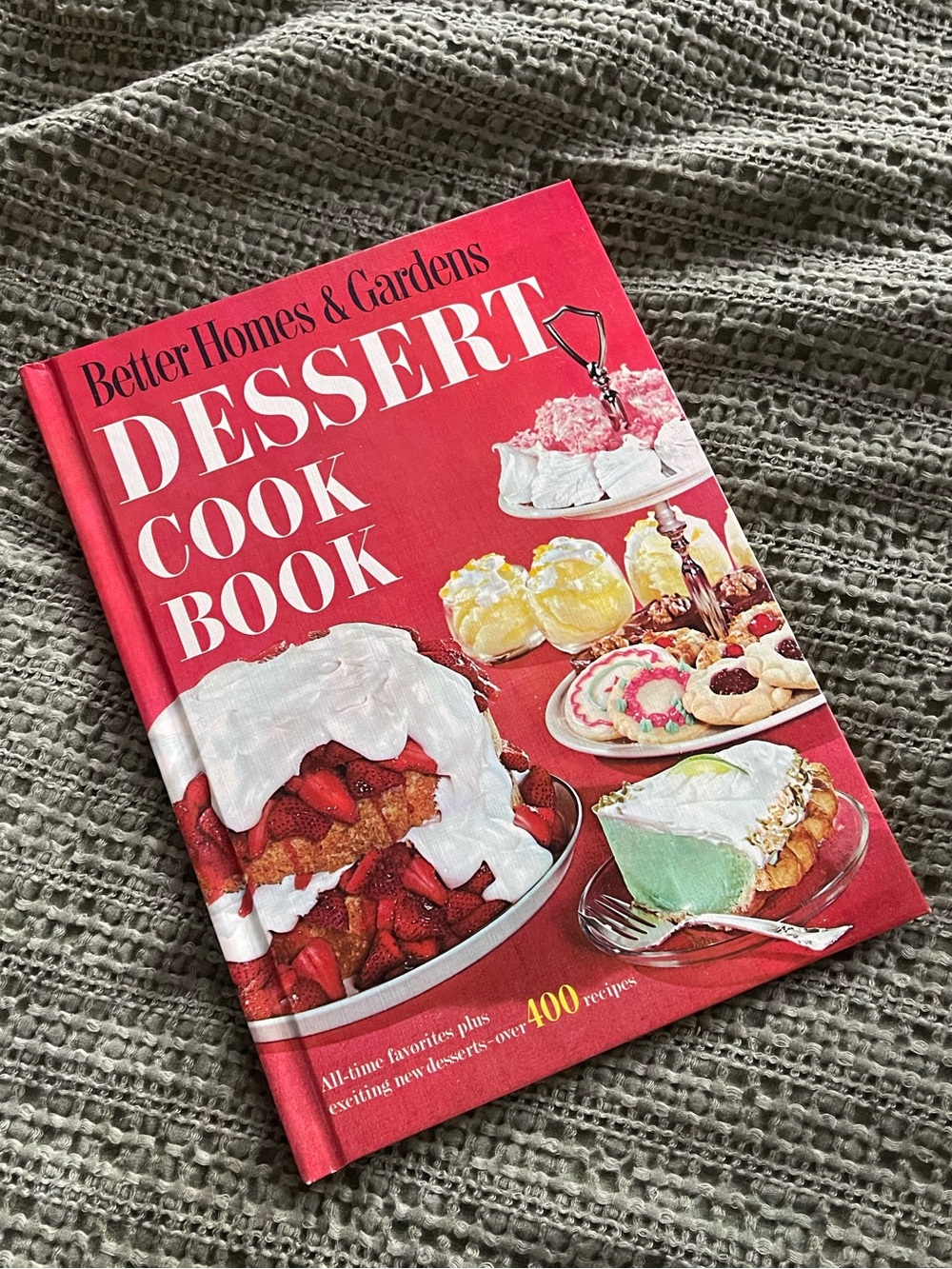 New vintage 1967 Better homes & gardens Dessert cookbook
